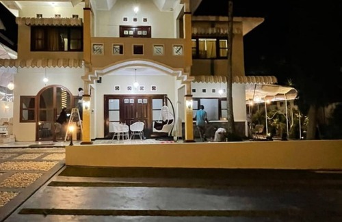 Oro Oro Ombo Villa | Beautiful 4-bedroom villa in Jawa Timur with stunning views ,comfy n homey villa