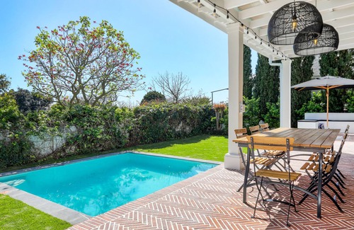 Claremont House | Beautiful 4 bedroom ensuite home with views