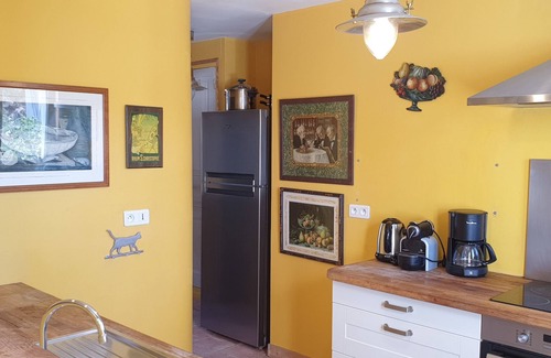 Bangor House | Beautiful 4* belleiloise house with private enclosed garden