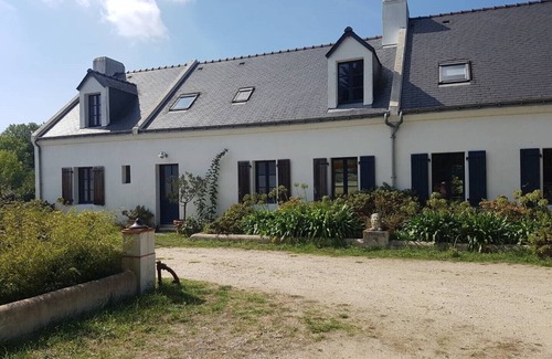 Bangor House | Beautiful 4* belleiloise house with private enclosed garden