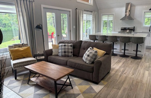 Fort Coulonge Cottage | Beautiful 4 Season Cottage-Sauna,Canoe Kayaks,Paddleboard