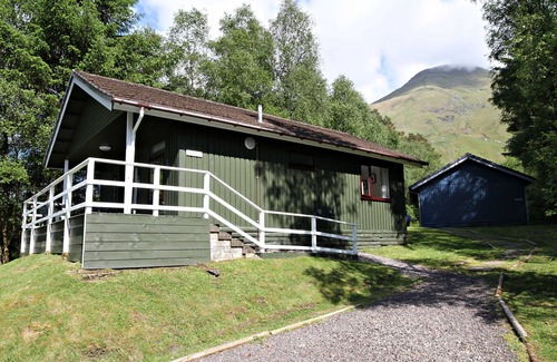 Crianlarich Apartment | Beautiful 4 star 2 bedroom chalet with stunning loch and mountain views