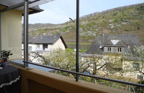 Sankt Aldegund Apartment | Beautiful 4-star * apartment with a view of the Moselle. 4 people