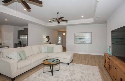 Foley House | Beautiful 4BDR Foley, pet friendly,15mins to beach