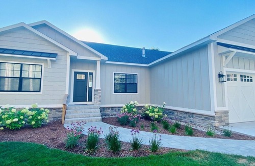Thompsonville House | Beautiful 4bdrm home in Crystal Mountain Resort with private hot tub