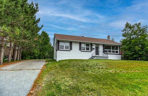 Sudbury House | Beautiful 4Br 2Ba Home w/Wifi, Cable, AC + more!