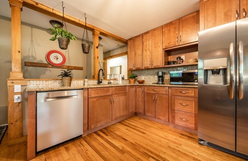 Cascade-Chipita Park House | Beautiful 5 BR Creek-side Cabin Pikes Peak
