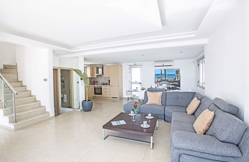 Ayia Thekla Villa | Beautiful 5 Star Holiday Villa in a Prime Location in Sotira