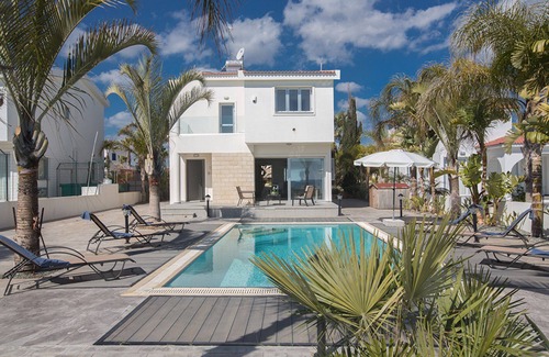 Ayia Thekla Villa | Beautiful 5 Star Holiday Villa in a Prime Location in Sotira