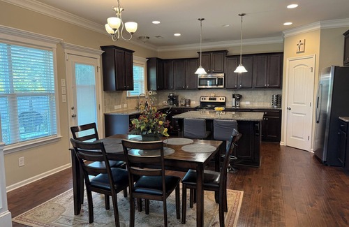 South View House | Beautiful 5BDR/4Bath/Sleep 10/24min to FT Bragg!