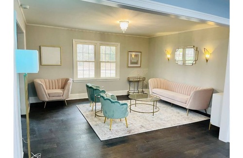 Covington House | Beautiful 6 acre retreat, w/4 bedrooms & 5 baths