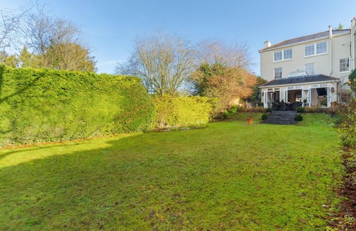 Lower Shiplake House | Beautiful 6-bedroom countryside home - sleeps 12 | Wonderful walks and scenery