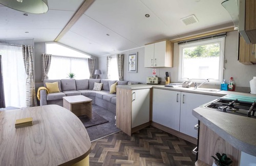 Skegness House | Beautiful 6 berth caravan at Southview Holiday Park in Skegness ref 33031S