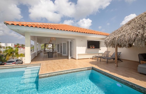 Jan Thiel Villa | Beautiful 6 person villa with pool 250 meters from the beach. A-location!
