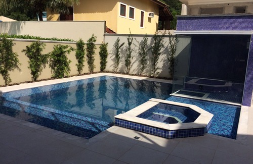 Guaruja House | Beautiful!6 SUITES!air condPOOL!CHURRASQ !Hydro!Sauna, fitness, WIFI, tv channels!