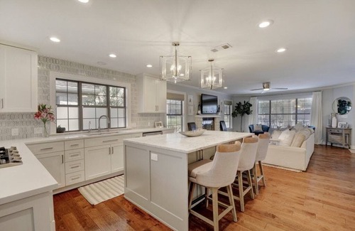 Tarrytown House | Beautiful 6Br/4Ba House 5 Min From Downtown
