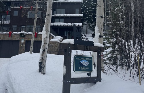 Snowmass Village House | Beautiful 6BR house on Snowmass mountain w easy access to ski in and out