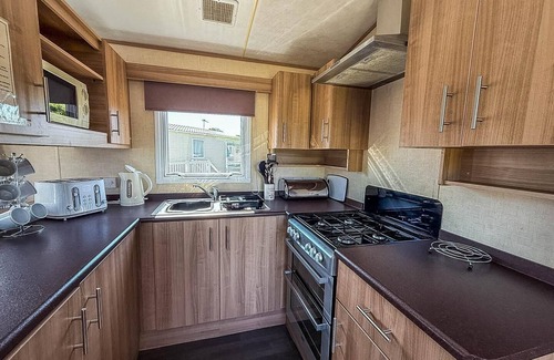 Great Yarmouth House | Beautiful 8 berth caravan at Cherry Tree Holiday Park in Norfolk ref 70803C