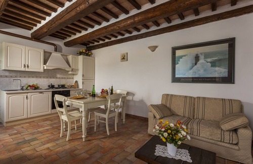 Penna San Giovanni Other | Beautiful Apartament in a Farmhouse with Swimming Pool and Restaurant
