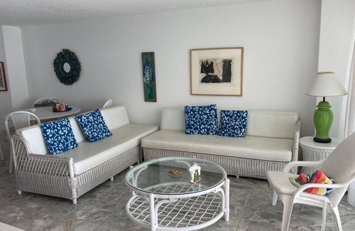 Club Deportivo Apartment | Beautiful apartment on the beach overlooking the beautiful Acapulco Bay.