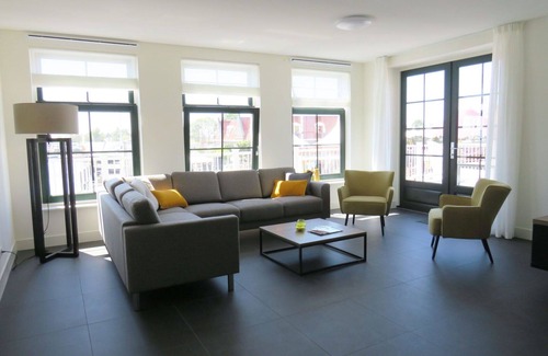 Uitdam Apartment | Beautiful apartment for 8 people with pool, WIFI, TV and terrace
