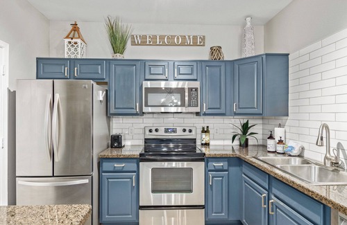 Foothills Condo | Beautiful Ahwatukee Condo 2 King beds Heated Pool Jacuzzi and Gym!