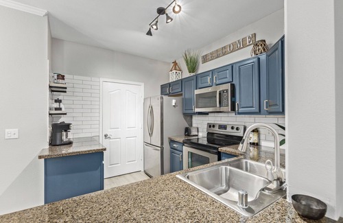Foothills Condo | Beautiful Ahwatukee Condo 2 King beds Heated Pool Jacuzzi and Gym!