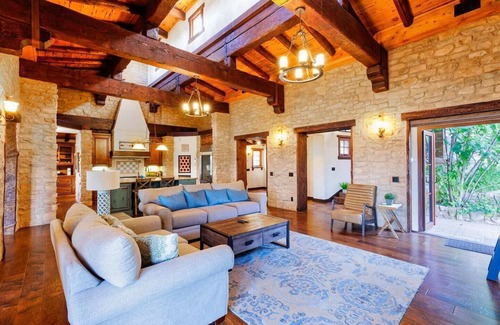 Temecula House | Beautiful Amenities-Stunning Views,Spa,LRG Kitchen!