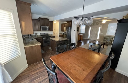 Sandy House | Beautiful and Clean Sandy Home close to Trax Station