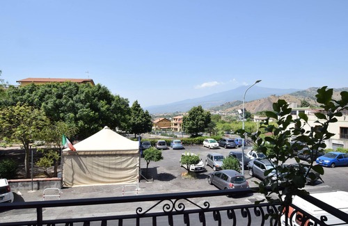 Trappitello Apartment | Beautiful and compact holiday apartment in a central location in Trappitello.
