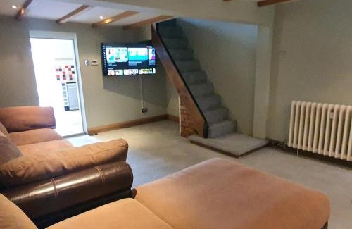 Billericay Apartment | Beautiful and Cozy 2 Bedroom Apartment Billericay