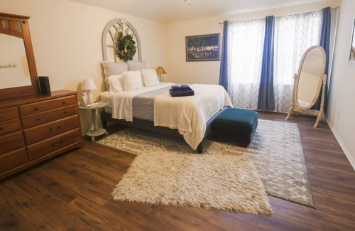Manor House | Beautiful and cozy 3 bedroom House in Manor Tx PET FRIENDLY