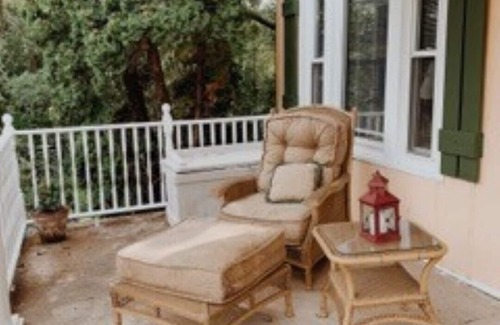 Winthrop Harbor House | Beautiful and Cozy With 5 Bedrooms
