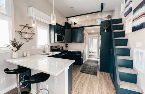 Reno House | Beautiful and Elegant River Front Cottage