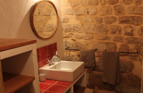 Lacoste Apartment | Beautiful and authentic village house with view in a magnificent site