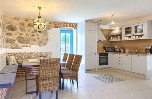 Vrh Villa | Beautiful and fully equipped villa with pool