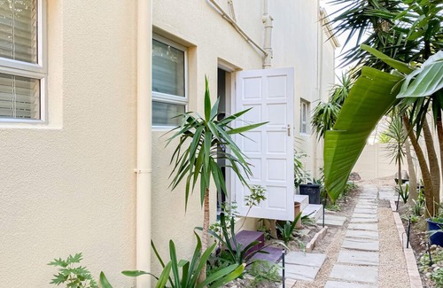 West Beach Cottage | Beautiful and funky fully furnished cottage that sleeps 2