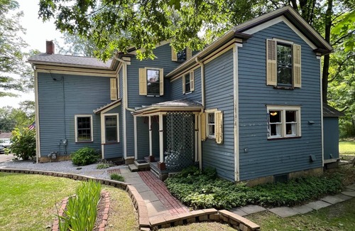 Meadville House | Beautiful and historical 6-bedroom house with AC & WiFi in lovely Meadville