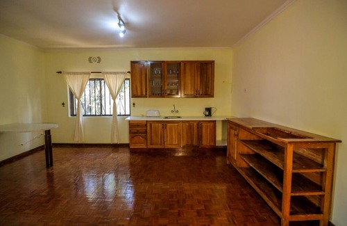 Arusha House | Beautiful and modern 6 bedroom villa in Arusha town with a garden and free wifi
