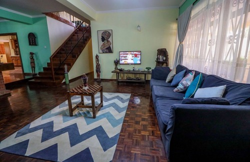 Arusha House | Beautiful and modern 6 bedroom villa in Arusha town with a garden and free wifi