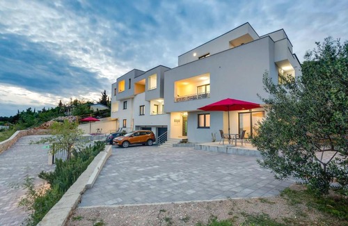 Starigrad Apartment | Beautiful and modern apartment with stunning sea views.