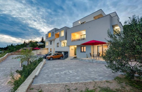 Starigrad Apartment | Beautiful and modern apartment with stunning sea views.