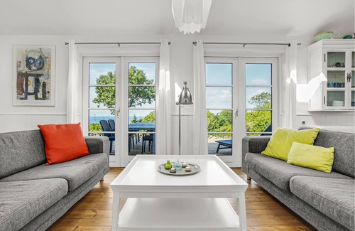 Vang House | Beautiful and modern furnished luxury holiday home with many nice details, good light and open beams