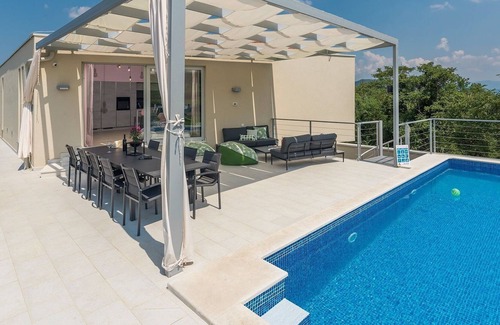 Brkac Cabin | Beautiful and modern villa with pool for 9 people near Motovun