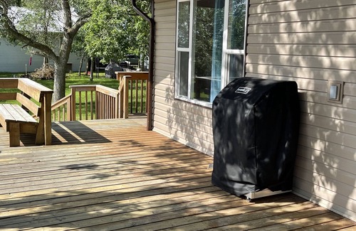 Saint Ambroise Cottage | Beautiful and Newly Renovated Lakefront Cottage on Lake Manitoba