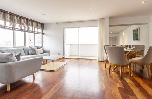 San Antonio Apartment | Beautiful and Freshly remodel Condo in the heart of Miraflores