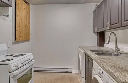 West Sechelt Cottage | Beautiful And Private Cottage Nestled Away In Upper West Sechelt (pet friendly)