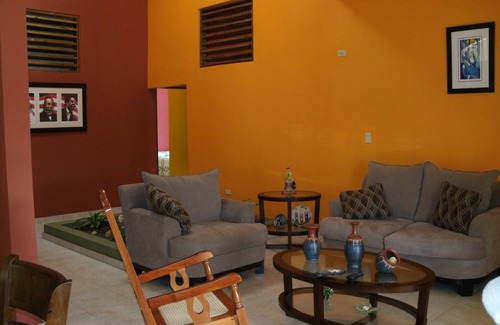 Angeles House | Beautiful and roomy residence close to nature adventure attractions!