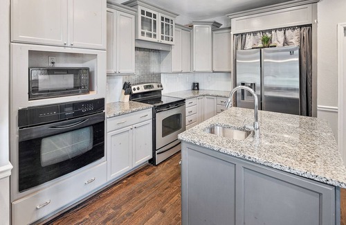 Steele Creek House | Beautiful and Serene 5BR Oasis with Private Pond
