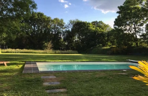 Arradon House | Beautiful and spacious with swimming pool.